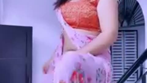 Hot_Nepali_Bhabhi_dancing_in_pink_saree(240p).mp4