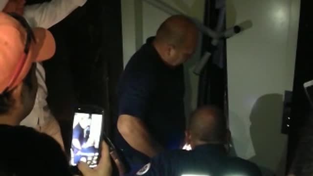 Rescatan a un hombre de un ascensor