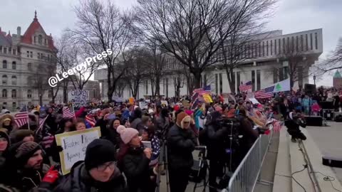 Protesters against the mandates gather at the NY state building demanding all mandates get lifted