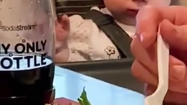Funny Baby Videos eating_1