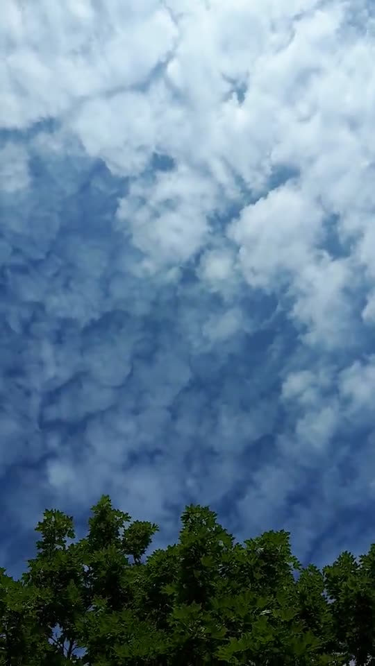 Himmel in Berlin am 17. Mai nach 16 Uhr