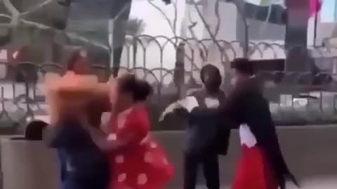 Minnie Mouse Knows How to Slap Box