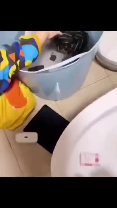 baby help mommy wash the clothes