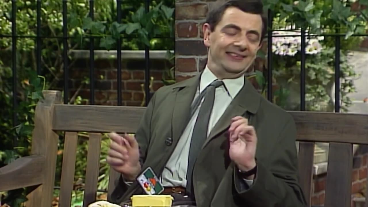 Mr Bean and The Turkey | Mr Bean Funny Clips | Classic Mr Bean