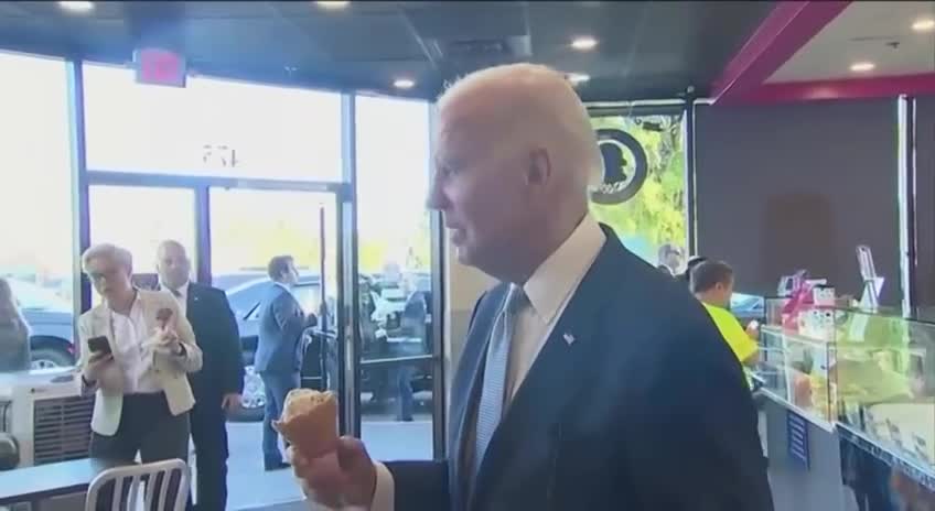Fake FAKE FAKE - No President Could Munch On A Cone Like This