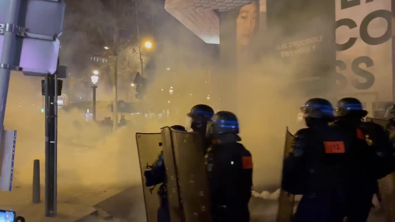 Paris, France: mandate protests erupt, police retreat (Feb 13, 2022)