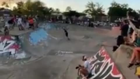 Guy is a beast on skateboard 🛹🏃‍♂️