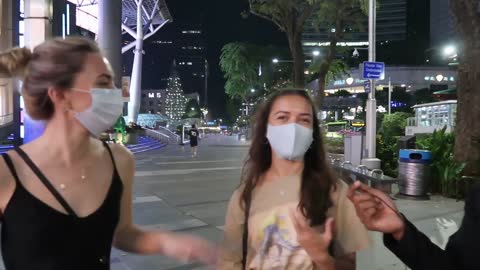 Singaporean Girls & Guys Describes Each Other!