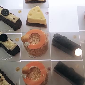 Cake again cake again. I like cake. All the cakes look delicious