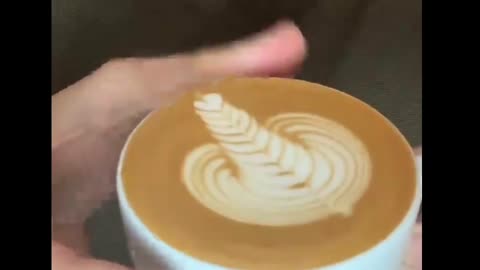 Tulips latte art