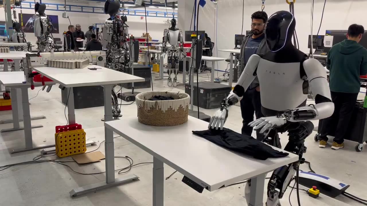 Tesla's Optimus robot is now able to fold shirts