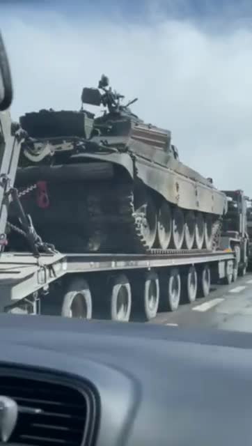 Německé těžké zbraně na hranicích s Polskem směřující na Ukrajinu