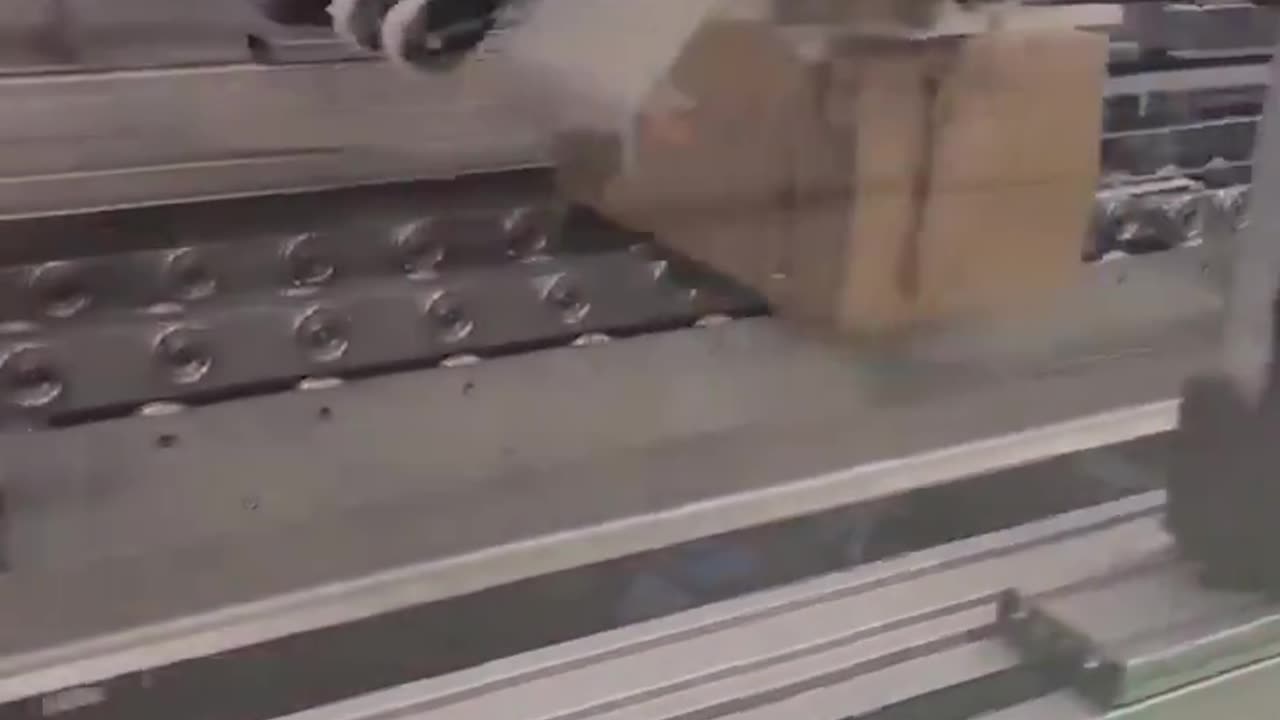 Machine that measures and packs shapes.