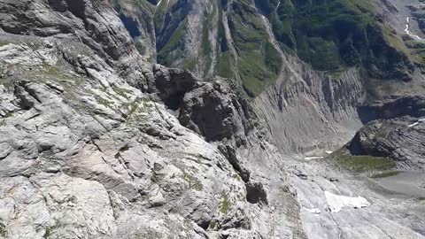 Once in a lifetime flight along the eastern ridge of the Eiger-18