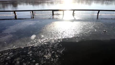 Swimmers take icy plunge on Beijing's coldest weekend