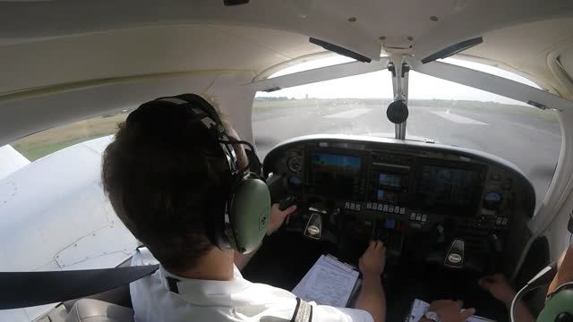 Training Flight on the piper PA44