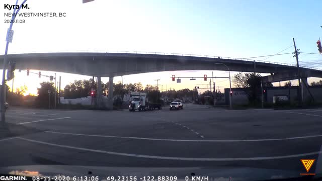 Close call with a flatbed truck, bonus red light runner 2020.11.08 — New Westminster, BC