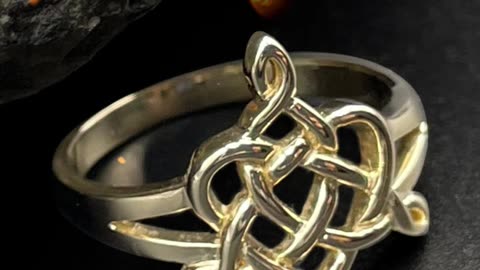 Celtic Trinity Heart 14K Gold Family Ring – Symbol of Eternal Love