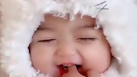 Cute 😍 baby 👶