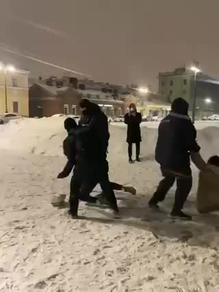 🚨🇷🇺 #Navalny #StPetersburg BREAKING: "Mass arrest" of two people from the three protesters