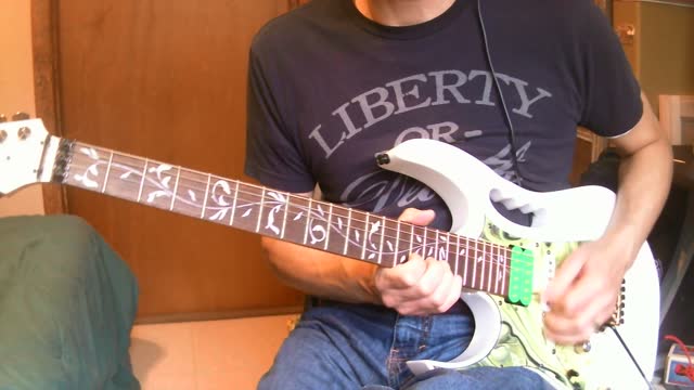 Lunch Time Guitar Jam #26 - Satriani Take Two