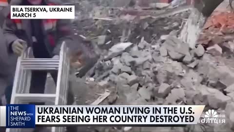 Ukrainian woman living in U.S. struggles as she watches her country's destructio