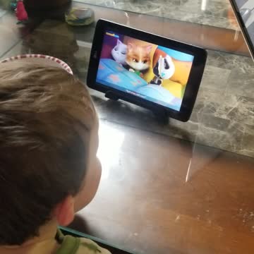 2 year old laughs at 10 in the bed nursery rhyme