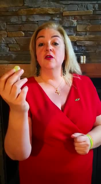 Ana María Cerdán da las gracias a VOX por su trabajo por España, feliz año 2019 España