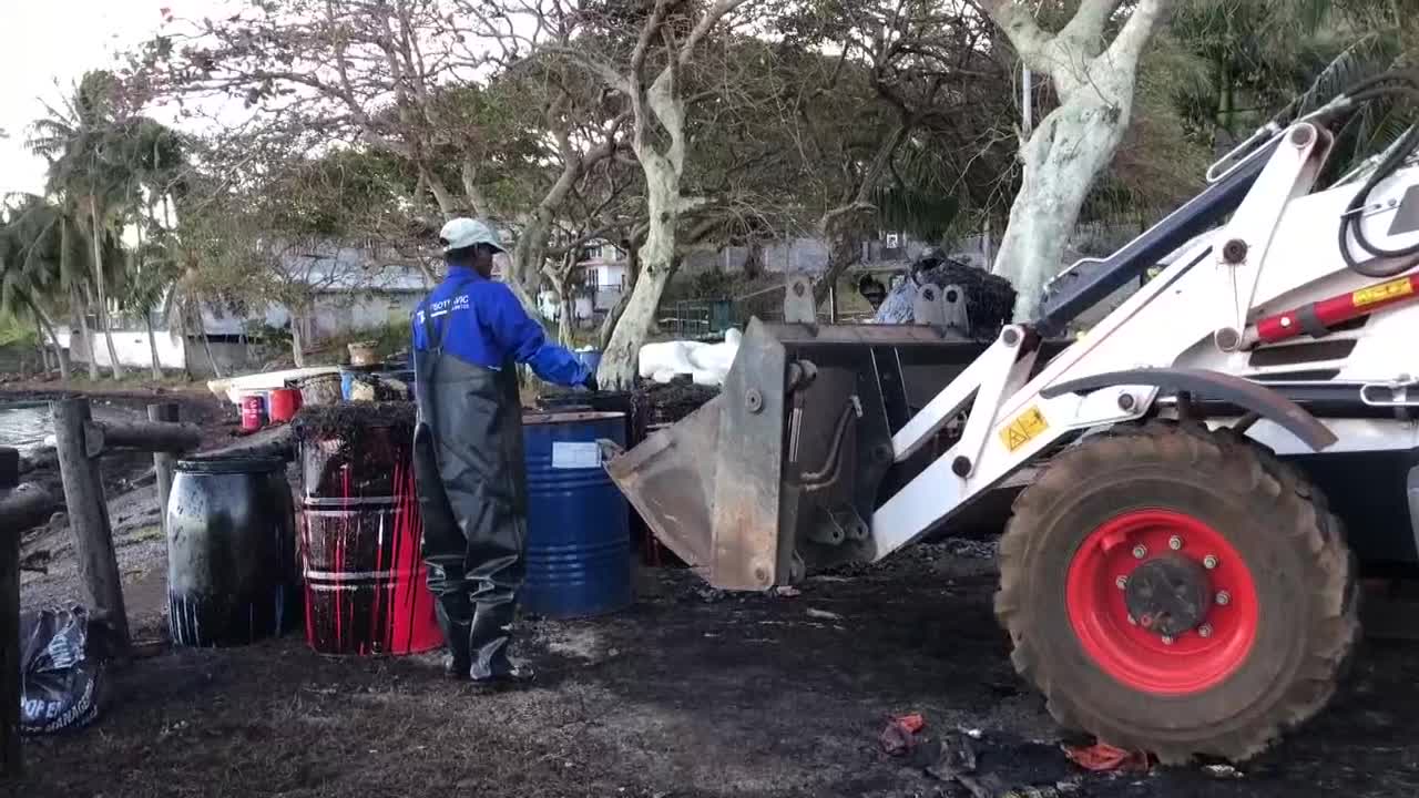 Detienen como sospechoso al capitán del buque encallado en aguas de Mauricio