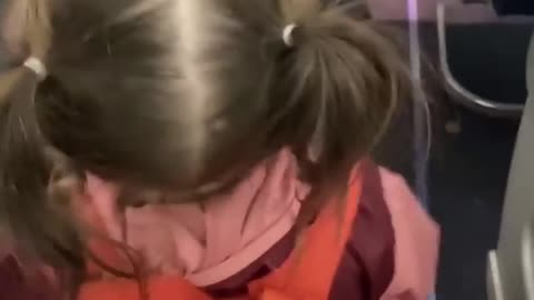 Little girl has adorable reaction to first plane trip