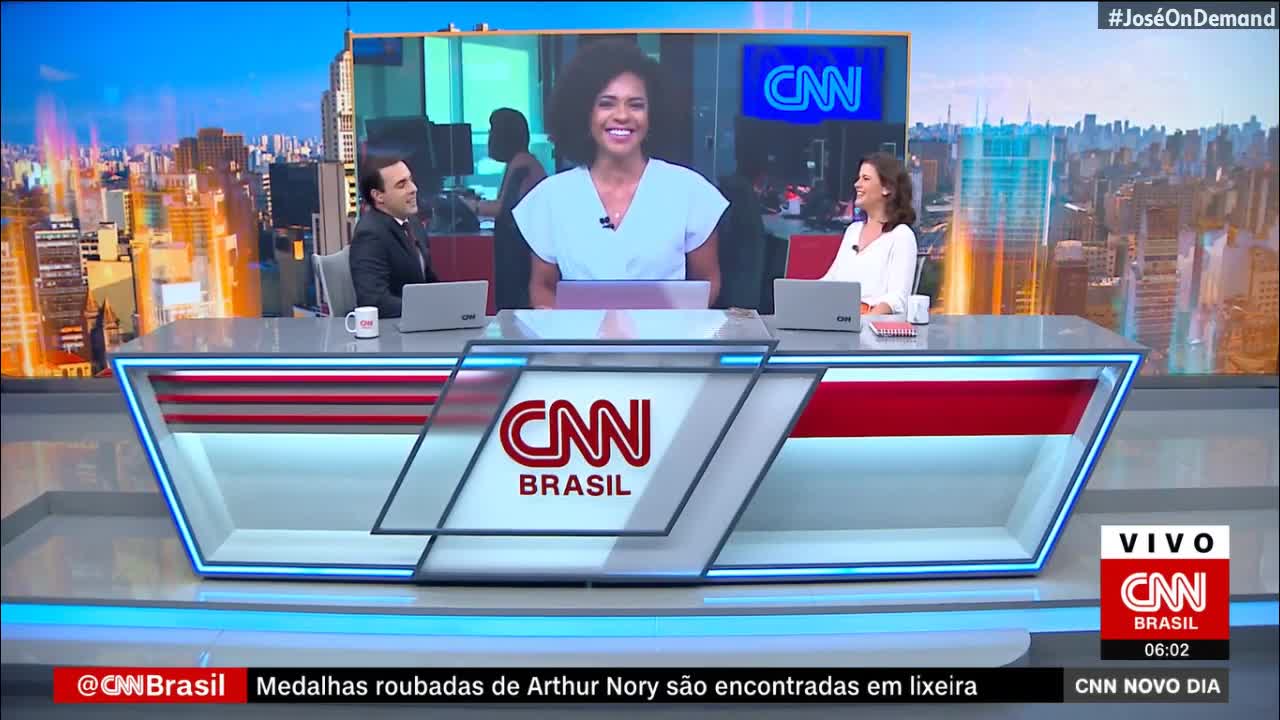 CNN Novo Dia:Elisa Veeck deseja por 2 vezes"Feliz Ano Novo"em pleno dia 10 de fevereiro de 2021