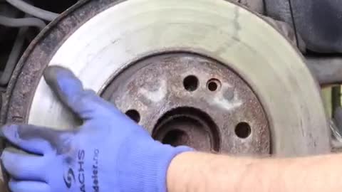 Disassembly of automobile brake disc parts