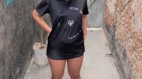 Ela tem um Piercing escondido #shorts