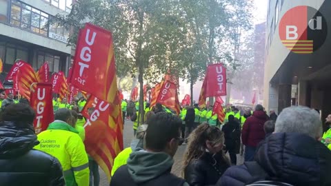 Protesta de los trabajadores de limpieza a las puertas de Treball