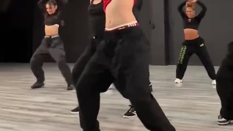 Cute Girl Dance Steps That Are Going Viral Right Now!