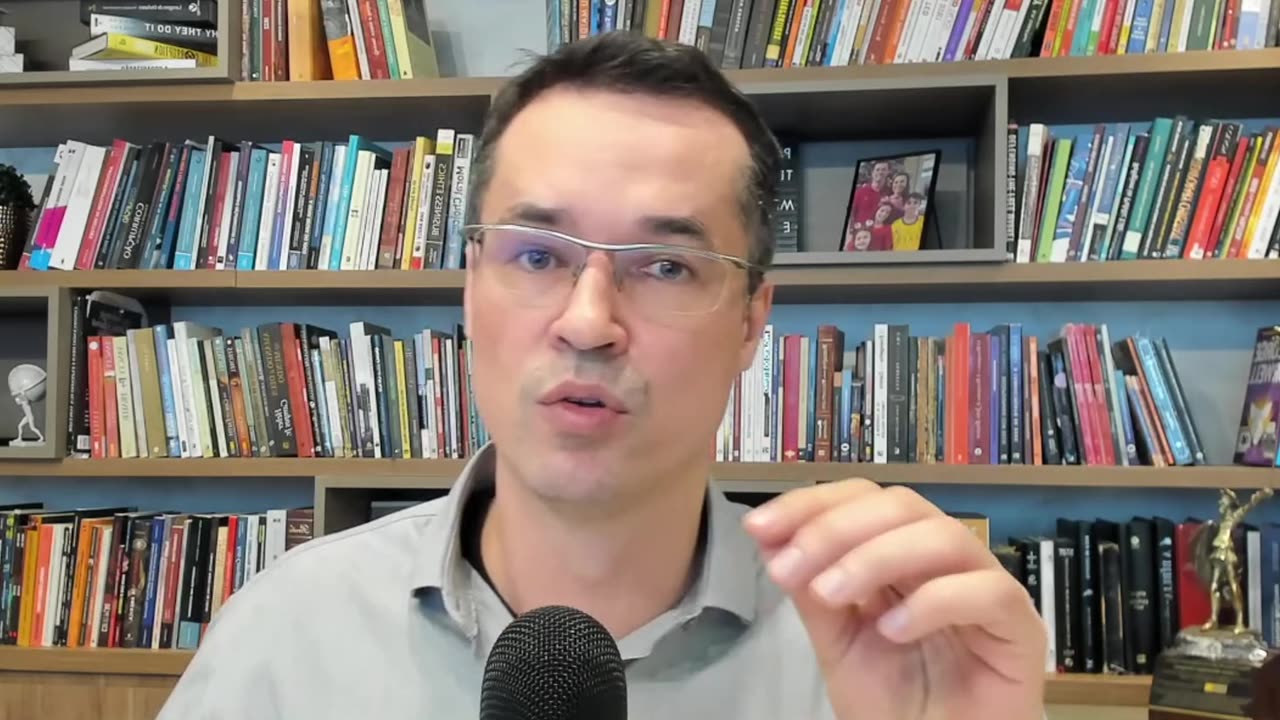 Congressista americano intima Moraes para explicar abusos judiciais no Brasil!