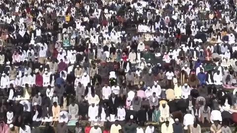 200,000 Muslims praying in Birmingham UK