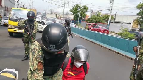 Holdaper hinabol ng mga Pulis | Police Chase | Crime | Riding in Tandem