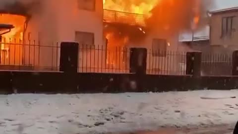 В Гудауте при пожаре сгорела гостиница