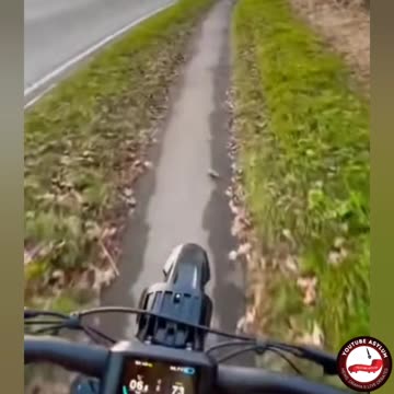 Upgraded sur-ron can keeps up with motorbike