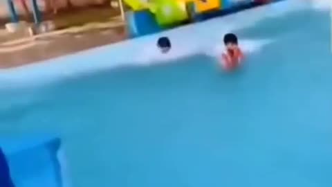 Try not to laugh at the pool ☺️😂