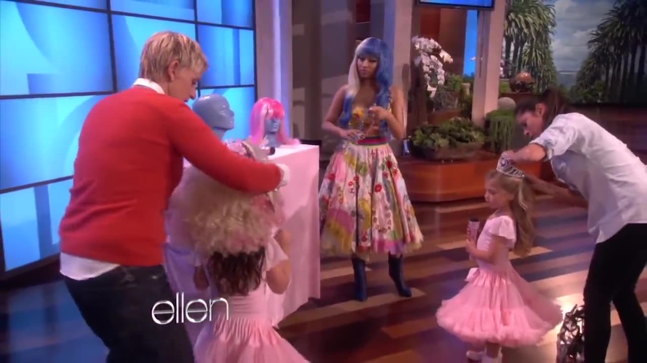 Nicki Minaj Sings 'Super Bass' with Sophia Grace (Full Version)