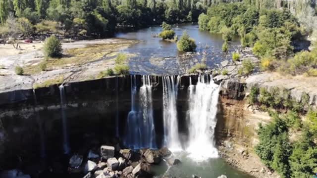 [4K] Beautiful waterfall, Nature Relaxing Waterfall for Sleep 02 Hours Meditation & Yoga.