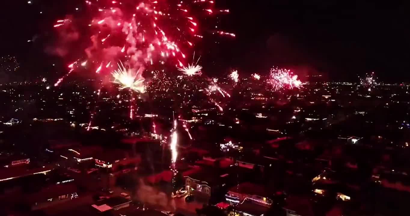 Let's celebrate the New Year together when the atmosphere is here