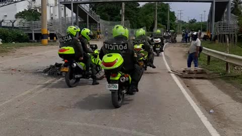 Policía levanta varios bloqueos
