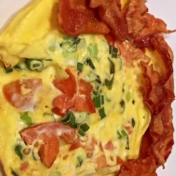 Bacon, eggs with tomatoes