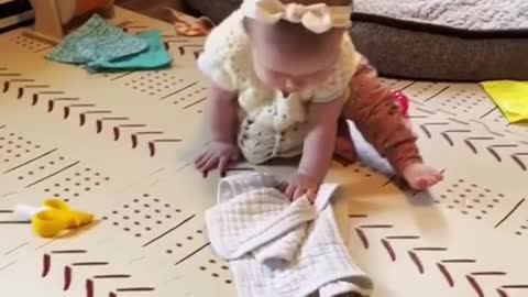 Funny Confusing baby - Cute video