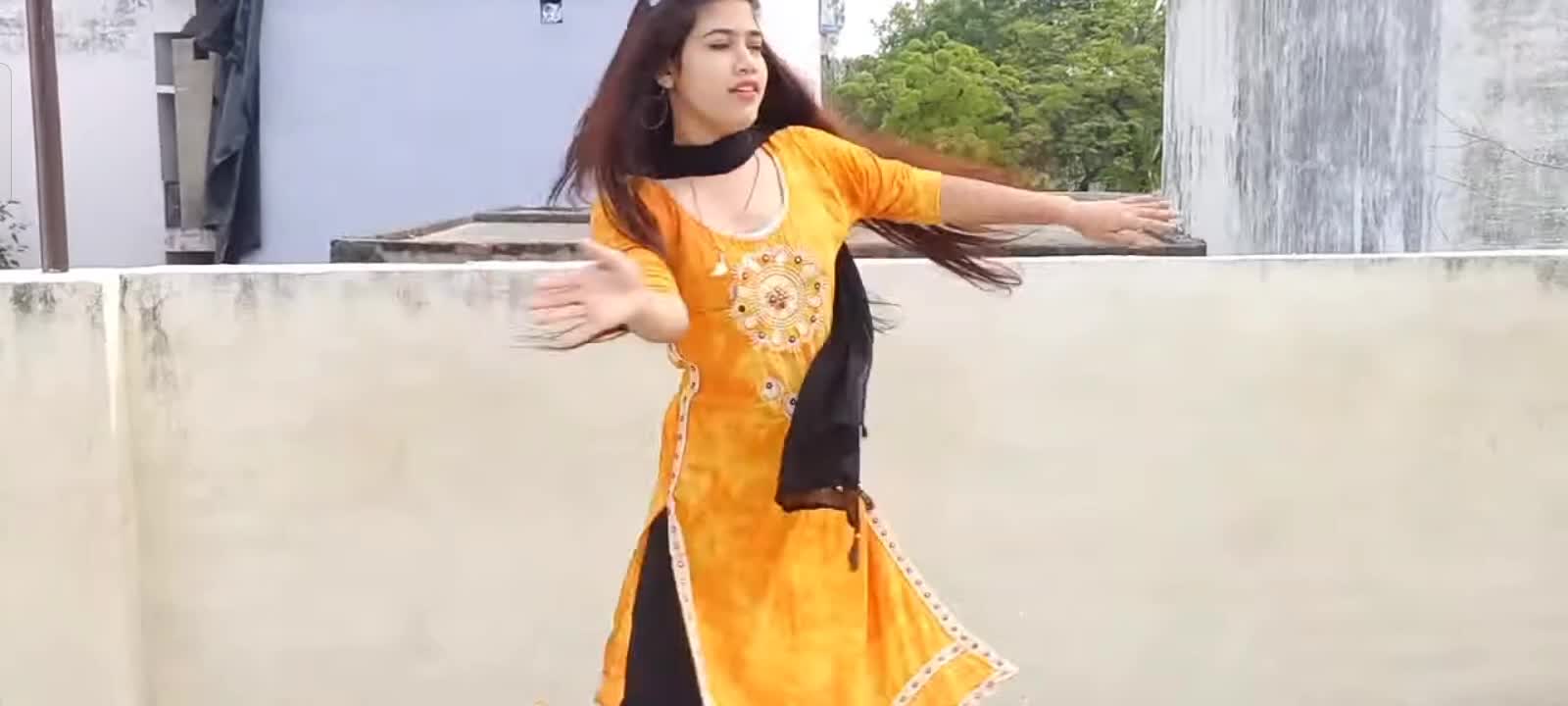 Gore tan se sarakta jaye // dance cover by // shikha patel