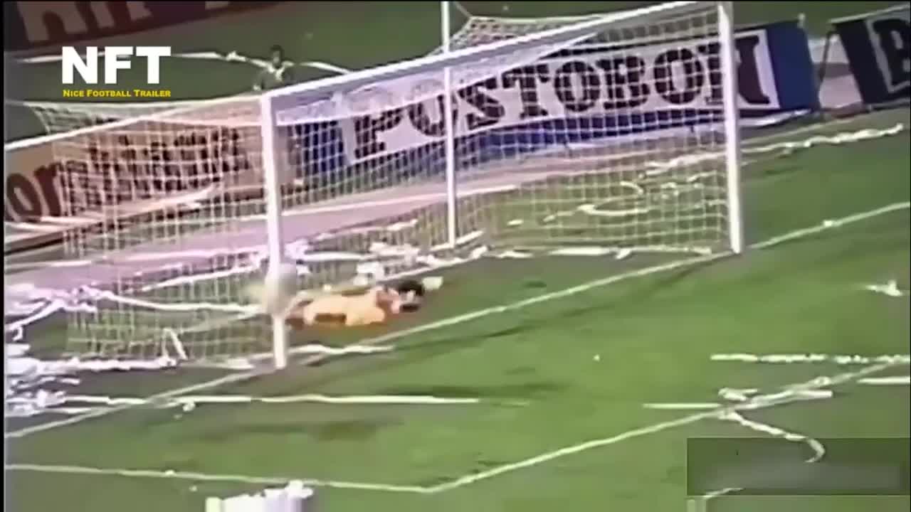 The incredible reaction of the kid Valderrama to the scorpion of René Higuita