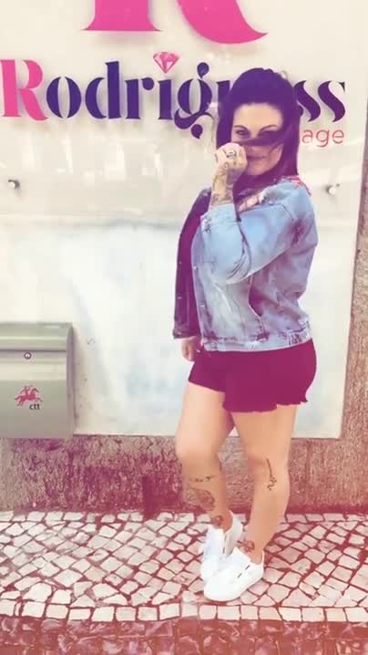 Fanny Rodrigues exibe o corpo 8 dias depois de ser mãe.